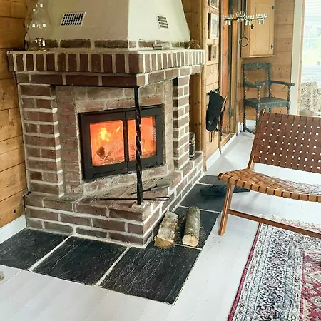 Traditional With Fjord Views In Ferienhaus Skjoldastraumen