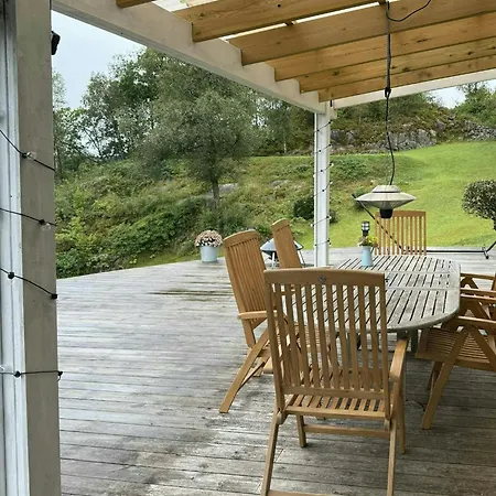 Ferienhaus Traditional With Fjord Views In Skjoldastraumen