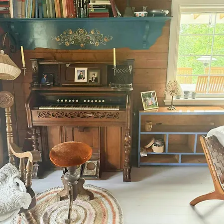 Traditional With Fjord Views In Ferienhaus *
