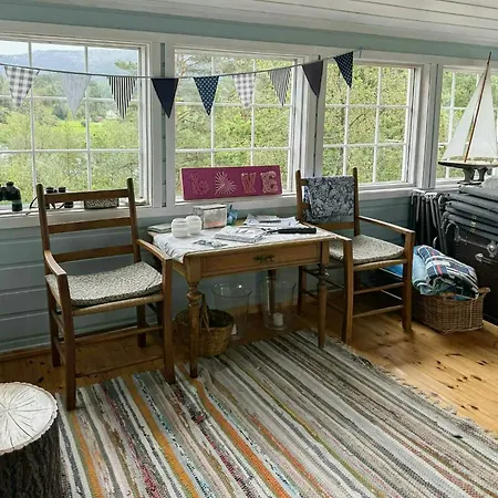 Traditional With Fjord Views In * Skjoldastraumen