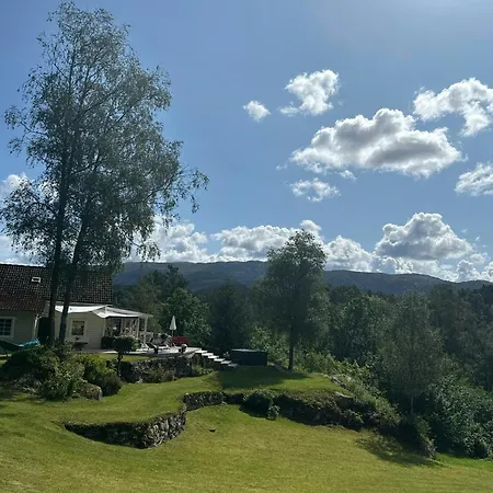 Traditional With Fjord Views In Ferienhaus *