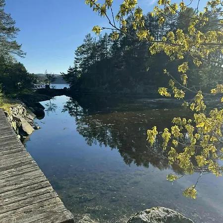 Traditional With Fjord Views In * Skjoldastraumen