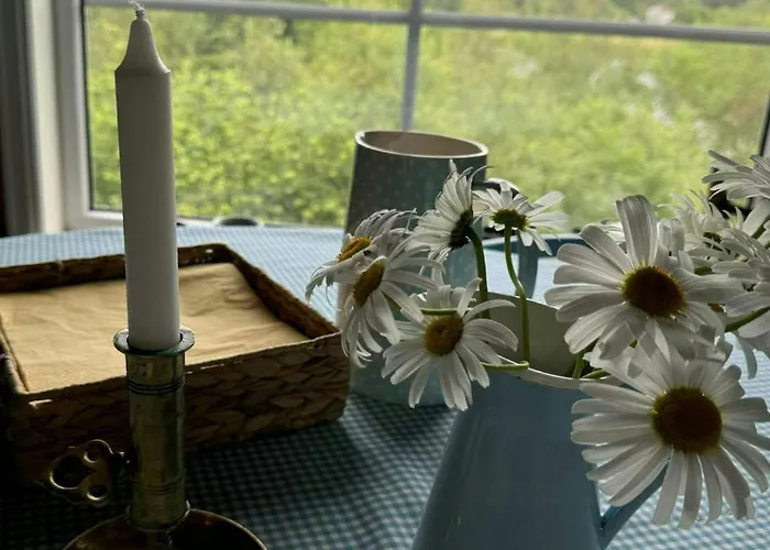 Traditional With Fjord Views In Ferienhaus Skjoldastraumen
